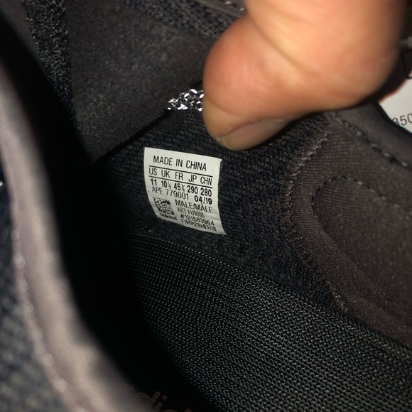 Yeezy 350 boost V2 triple black - Picture 4 of 6